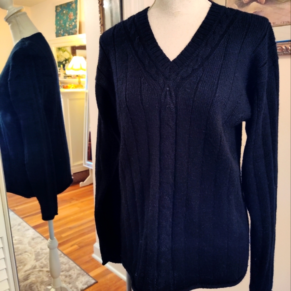 Black 100% alpaca v- neck sweater